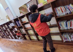 胡寨镇开展“以书润心  与书为伴”农家书屋主题阅读活动