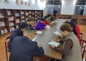 胡寨镇开展“以书润心  与书为伴”农家书屋主题阅读活动